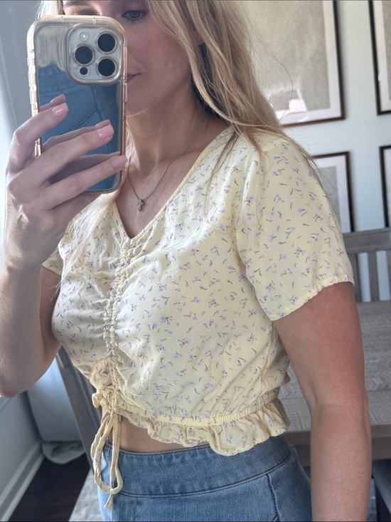 Sonoma Goods For Life Tops - Ruched V-Neck Cropped Top in Light Butter Yellow with Subtle Tiny Purple Florals